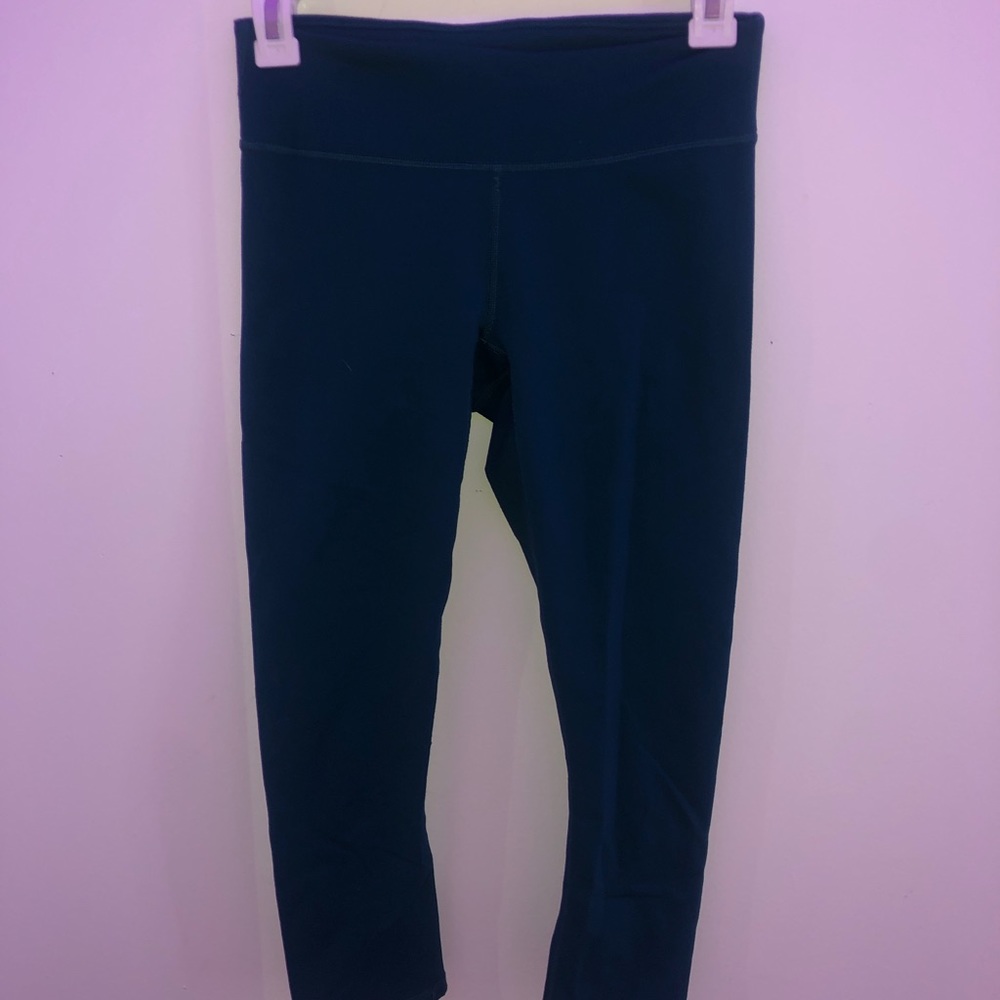 Fabletics mid rise Capri leggings